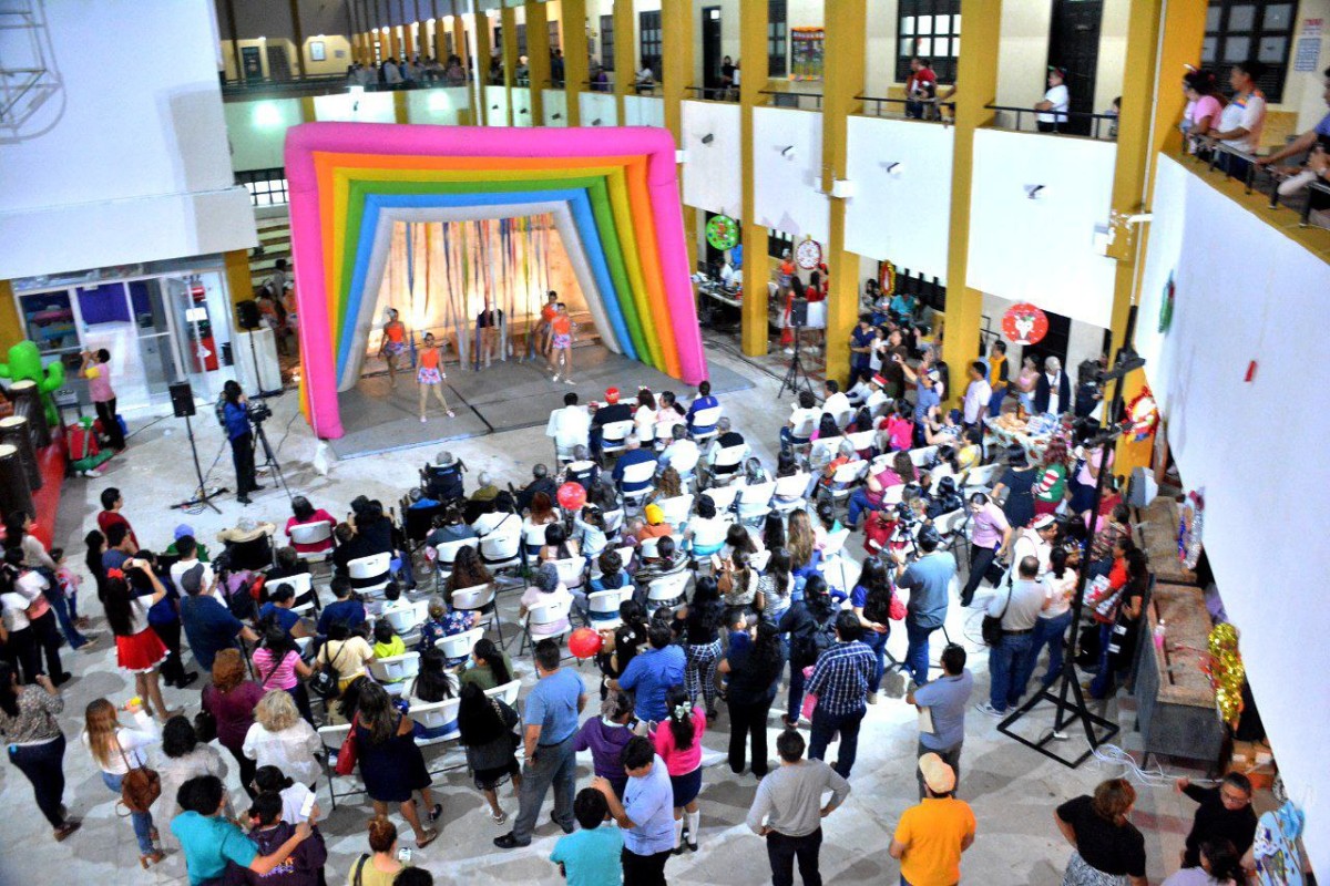 Festival Navideño organizado por estudiantes de Comunicación